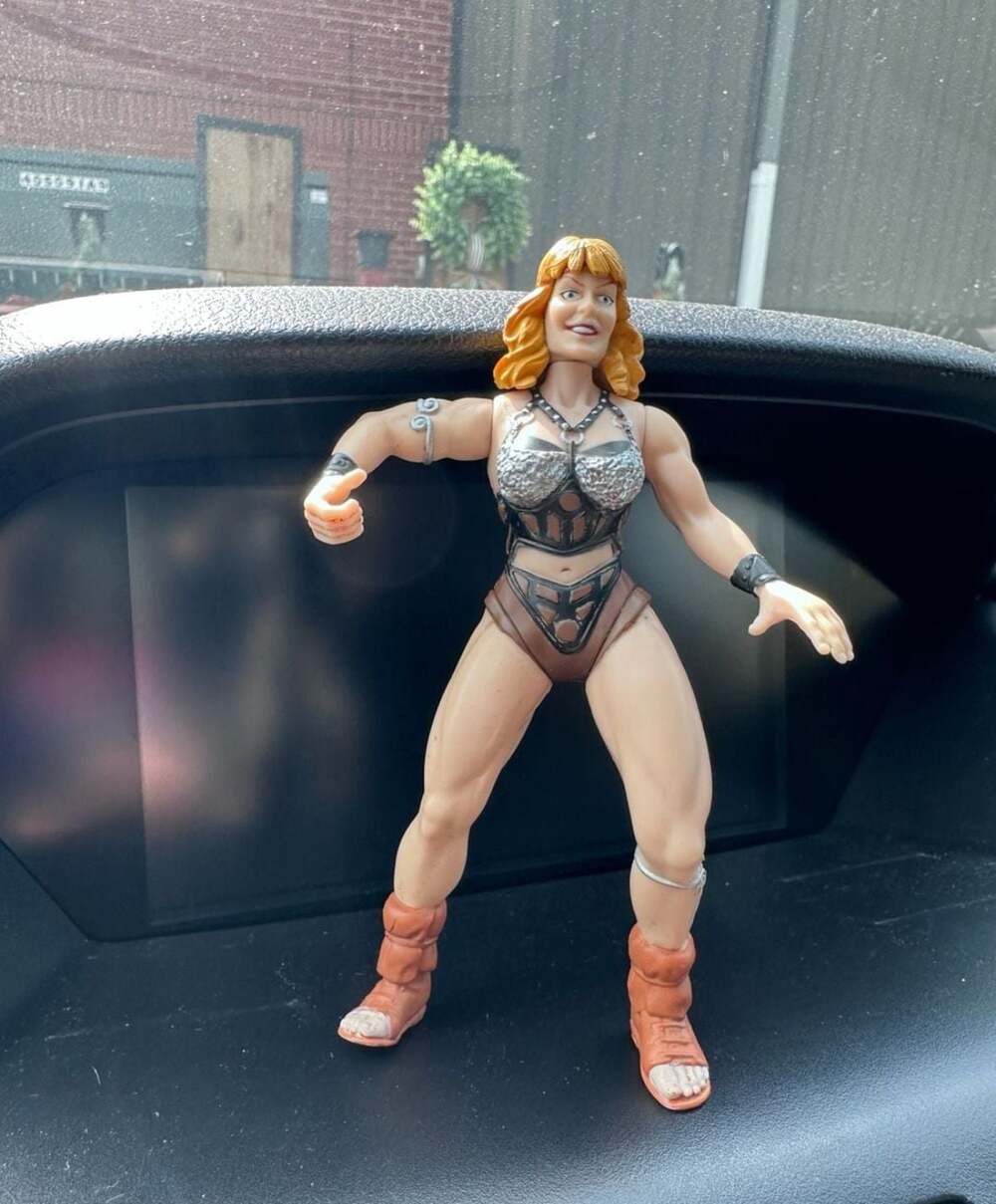 1998 Toy Biz Hercules: The Legendary Journeys Atalanta Action Figure